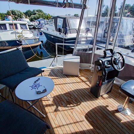 Отель Hausboot Хеннингсдорф Экстерьер фото